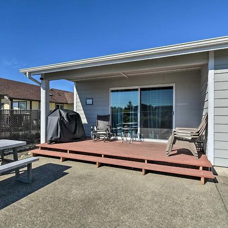 Waterfront Getaway With Private Hot Tub, Grill, Dock Villa Ocean Shores Exterior photo